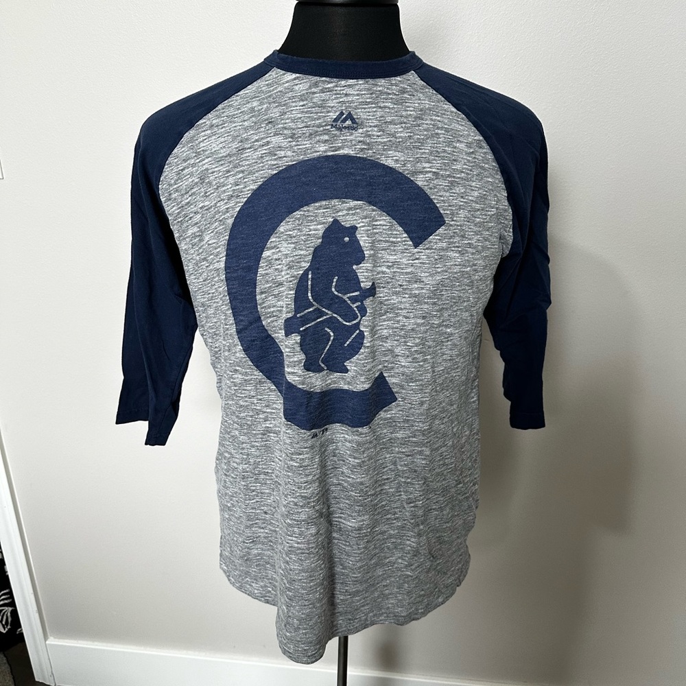 Majestic Chicago Cubs 3/4 Raglan Sleeve T-Shirt. Size L